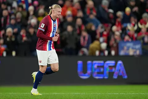 بينهم هالاند ودوكو.. 10 لاعبين من بريميرليج خطفوا الأنظار في التوقف الدولي